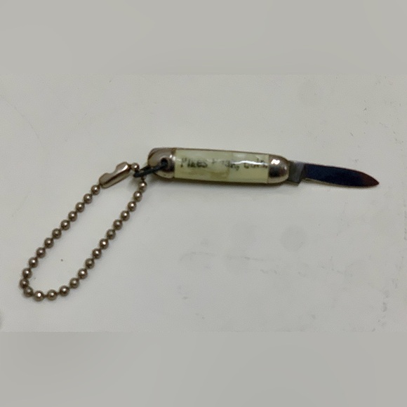 1950s Vintage Miniature Mother of Pearl Pike’s Peak CO Miniaiture Keychain - Picture 4 of 11